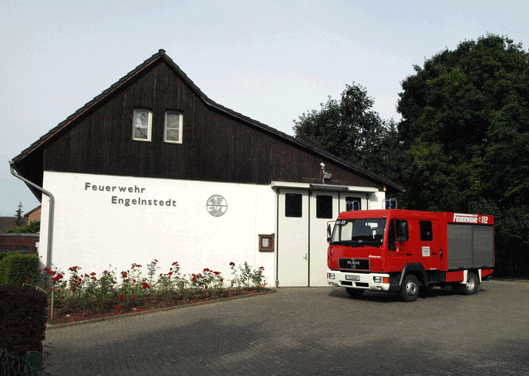 Feuerwehrhaus & Fahrzeug